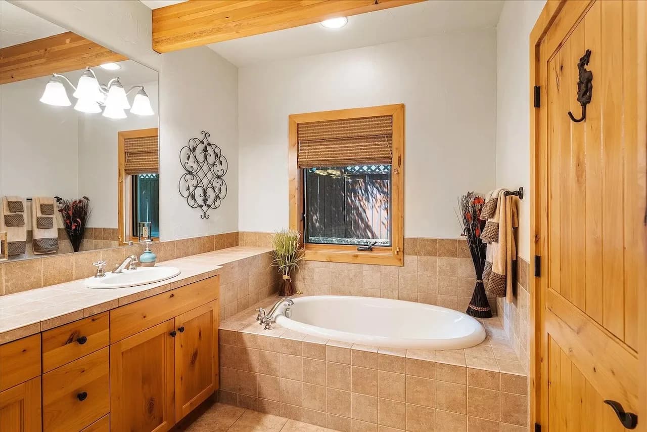 Primary bath with soaker tub and tiled surround